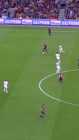 On Lionel Messi's birthday, watch the moment he broke Jerome Boateng's ankles before lobbing Manuel Neuer to score one of the most iconic goals in the Champions League🎂❤️#messi #goat🐐 #birthday #kingmessi #everyone #fyp #likе #comment #share#follow #f #fouryou #messimagic  