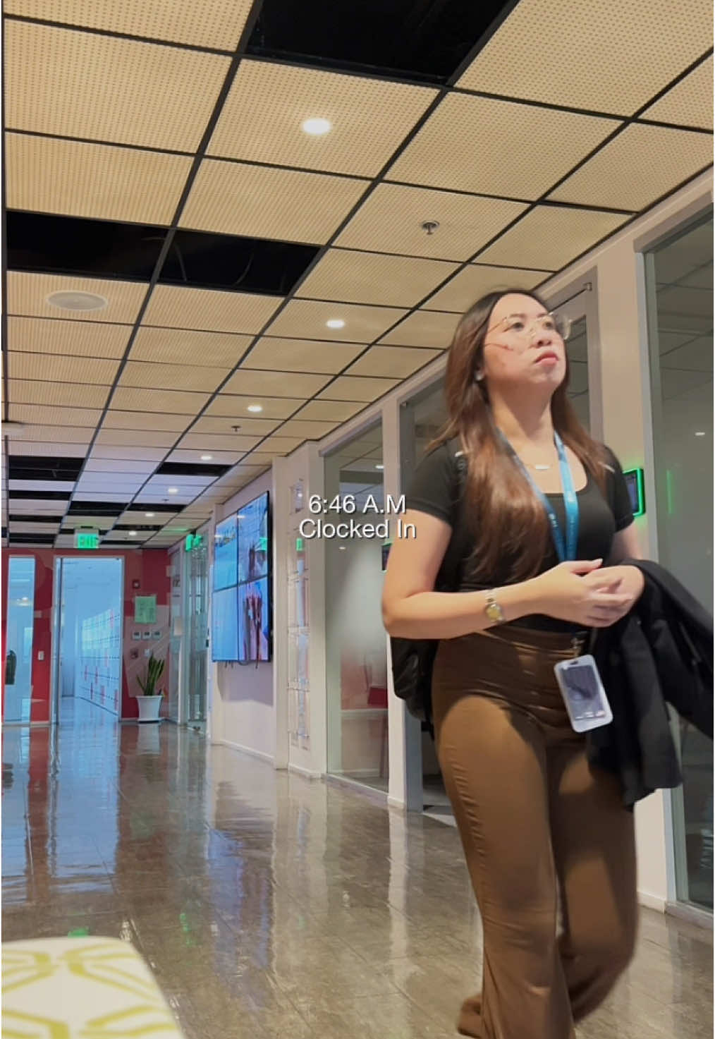 Another day, another RTO! Sharing a quick glimpse of my return-to-office routine — from the commute, desk essentials, to coffee stop. It’s all about finding little joys in the everyday hustle. 🧋💻✨ #RTO #ReturnToOffice #WorkVlog #MiniVlog #OfficeLife   #DayInMyLife #7to4Routine #CorporateLife #WorkDiaries   #BackToWork #CommuteVlog #DeskSetup #WorkFromOffice   #DailyVlog #WorkingGirl #corporategirlies  