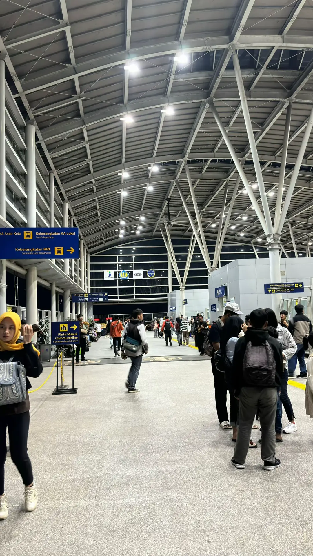 #cikarang #stasiuncikarang #cikaranghits #keretaapiindonesia #kereta #KAI 