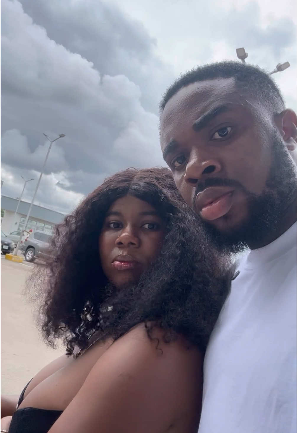 Who wanna hug me🫂