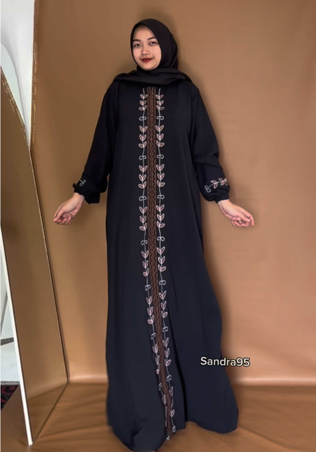 Rekomendasi dress cantik #dress #gamis #dresswanita #rekomendasi #gamiswanita #gamiscrinkle #dresscrinkle #gamislebaran #gamishitam #dresslebaran #dressmurah #gamismurah #gamiskekinian #dresskekinian 