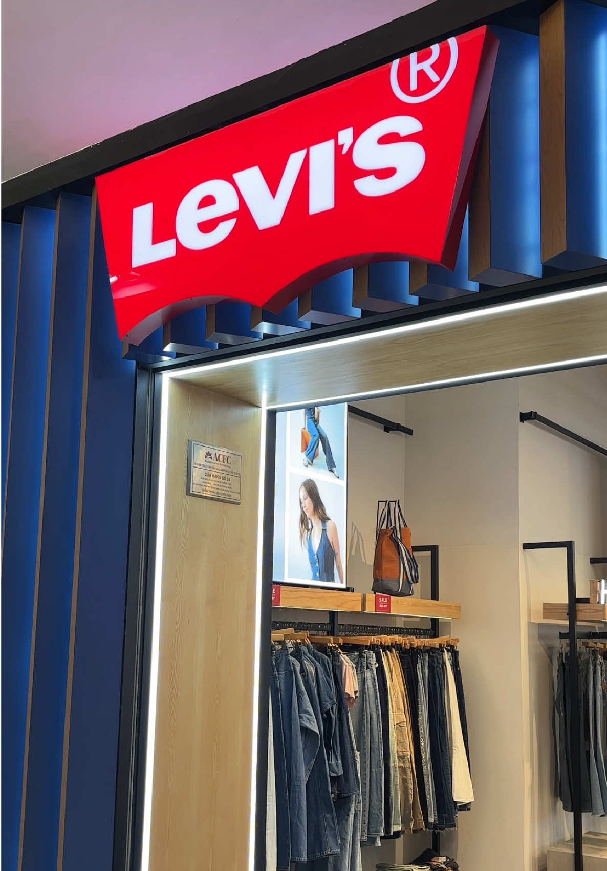 Thử thách hôm nay có thành công không nhỉ 😆?? #LiveInLevis #Levisvietnam #EOSS #outfitideas #fyp 