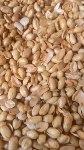 Halow cinta, buat cinta yang suka ngemil, ini kita ada cemilan enak loh, kacang bawang goreng original dan kacang bawang goreng daun jeruk, cemilan ini wajib cinta coba 🥰 #kacangbawang #cemilanviral #kacangbawangrenyah 