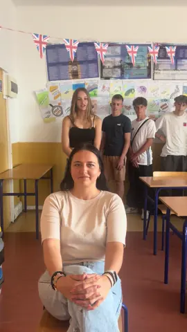 Jeden z naszych ulubionych trendów, tym razem występuje klasa 8a, a kamerzystą był Filip z 8d :) 