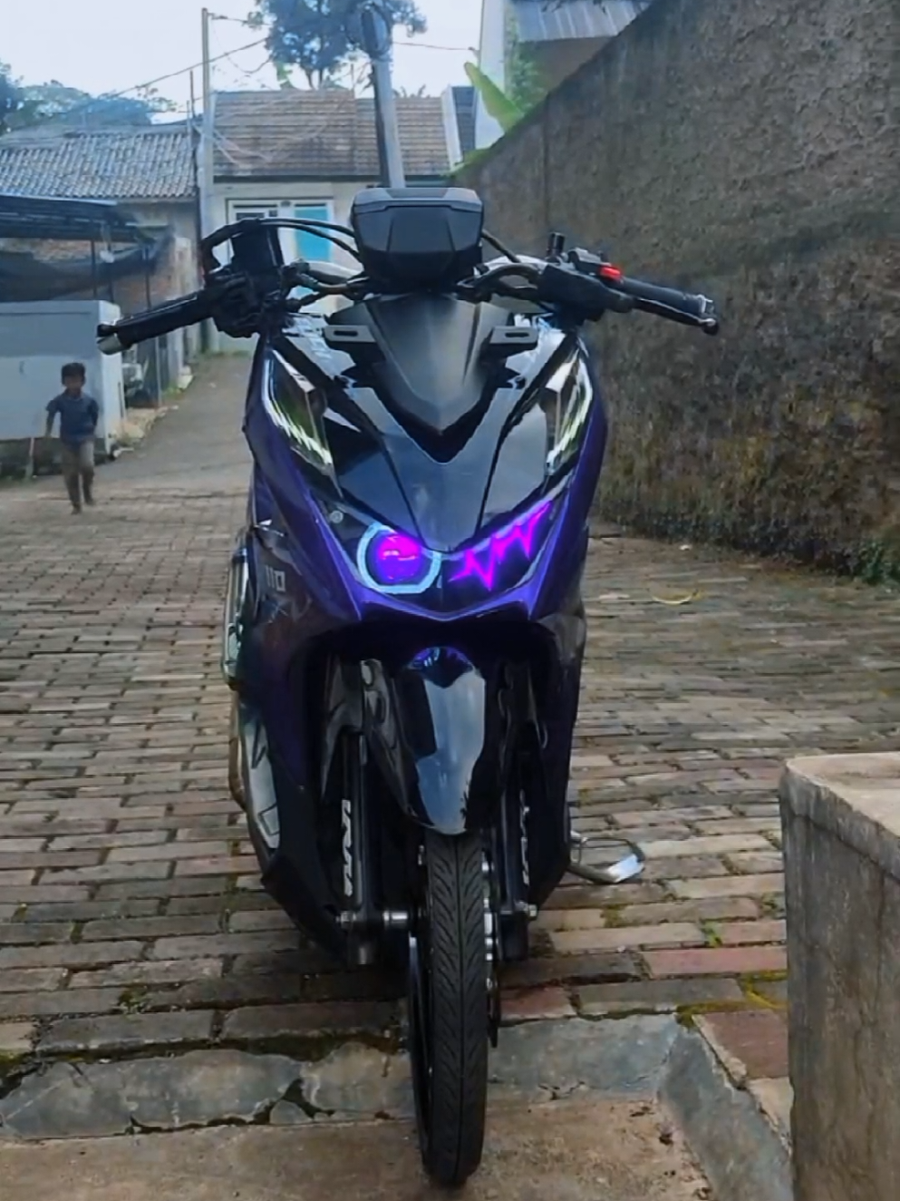 all picek style Honda gank slide terakhir jangan dilihat ya..  #cpnineautolighting #picekstyle  #beatstreetmodifikasi #beatstreetgen2  #varionew #varioledold  thank berat buat owner @Skys💜 @Vyn✨ @K .Gentayu @Qrzki PrayNo'o dan yg lain mohon maaf bila ga di tag yaa