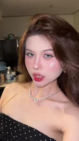 Quay cam sau lạ xỉu #focallurevn #highlighter #phanbatsang #slimehighlighter #SamDealChienHe 