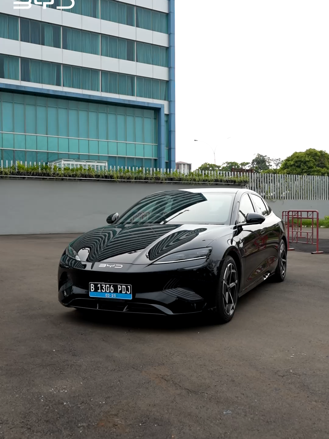 Every line speaks performance. Every curve, pure elegance. #BYD #BYDIndonesia #ElevateMobility