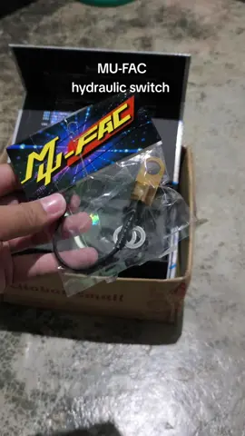 Sa walang built-in na brake light switch sa mga right brake master nyo. Ito mga boss mas solid to sa ibang hydraulic switch. MU-FAC HYDRAULIC SWITCH  #mufachydraulicswitch #hydraulicswitch #mufac #universalhydraulicswitch  #fyp #luigi🇲🇾 