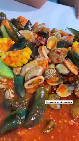 Seafood tumpah viral 