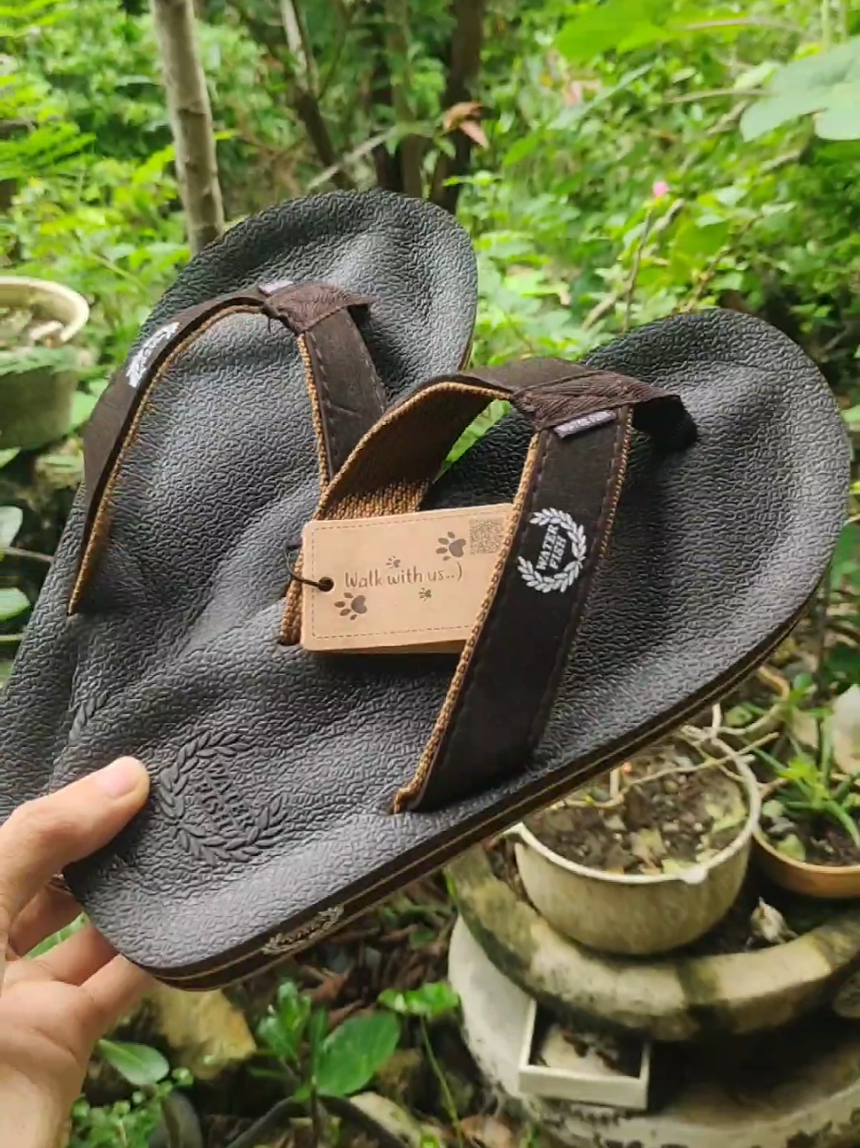 new summer factory direct sales men's herringbone anti slip and wear resistant slippers unisex flip flops #slippers #unisex #fyp 