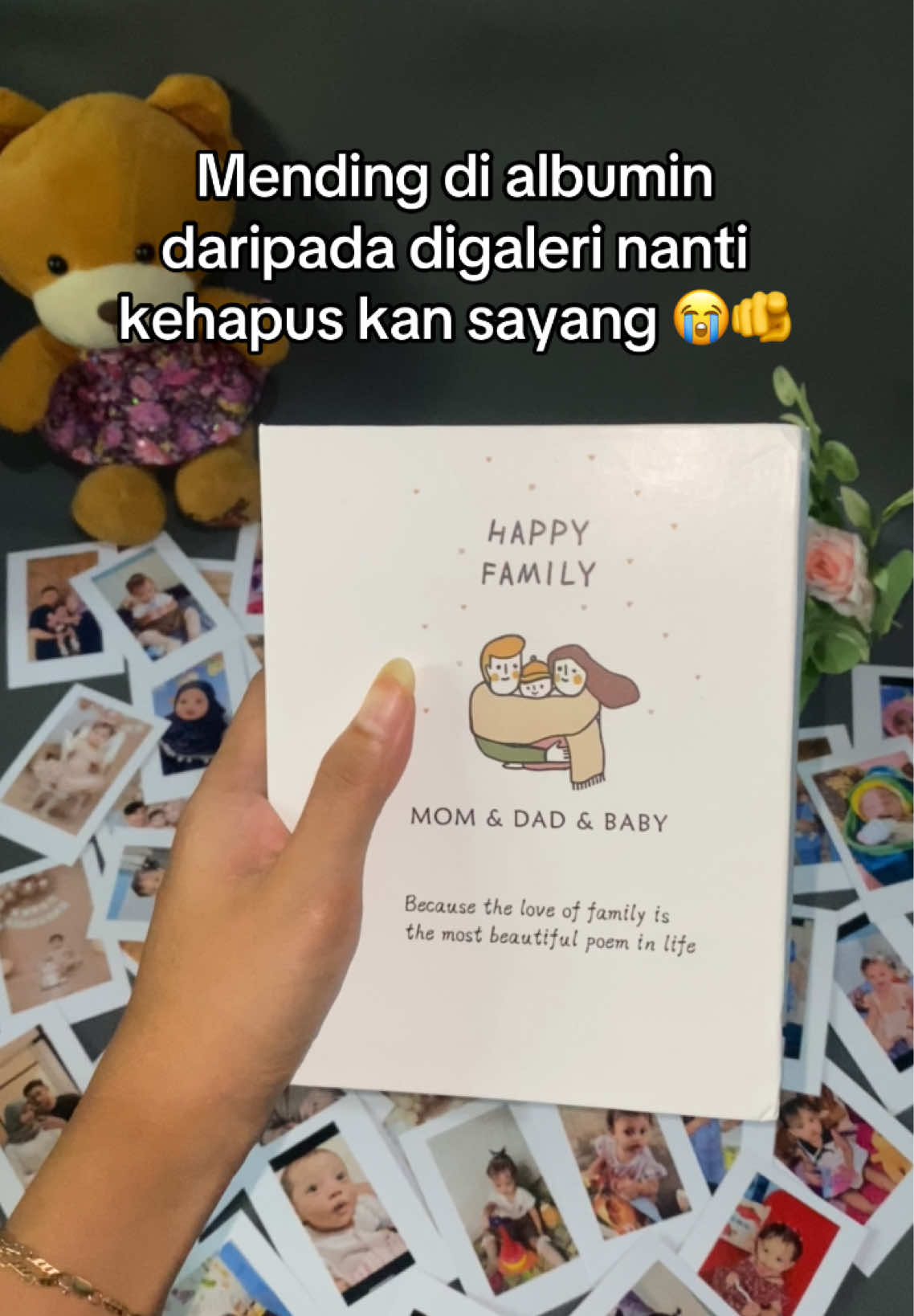 Sayang banget kalo kehapus karna memori penuh kan 😭 #albumfoto #album #fotopolaroid #creatorsearchinsights 