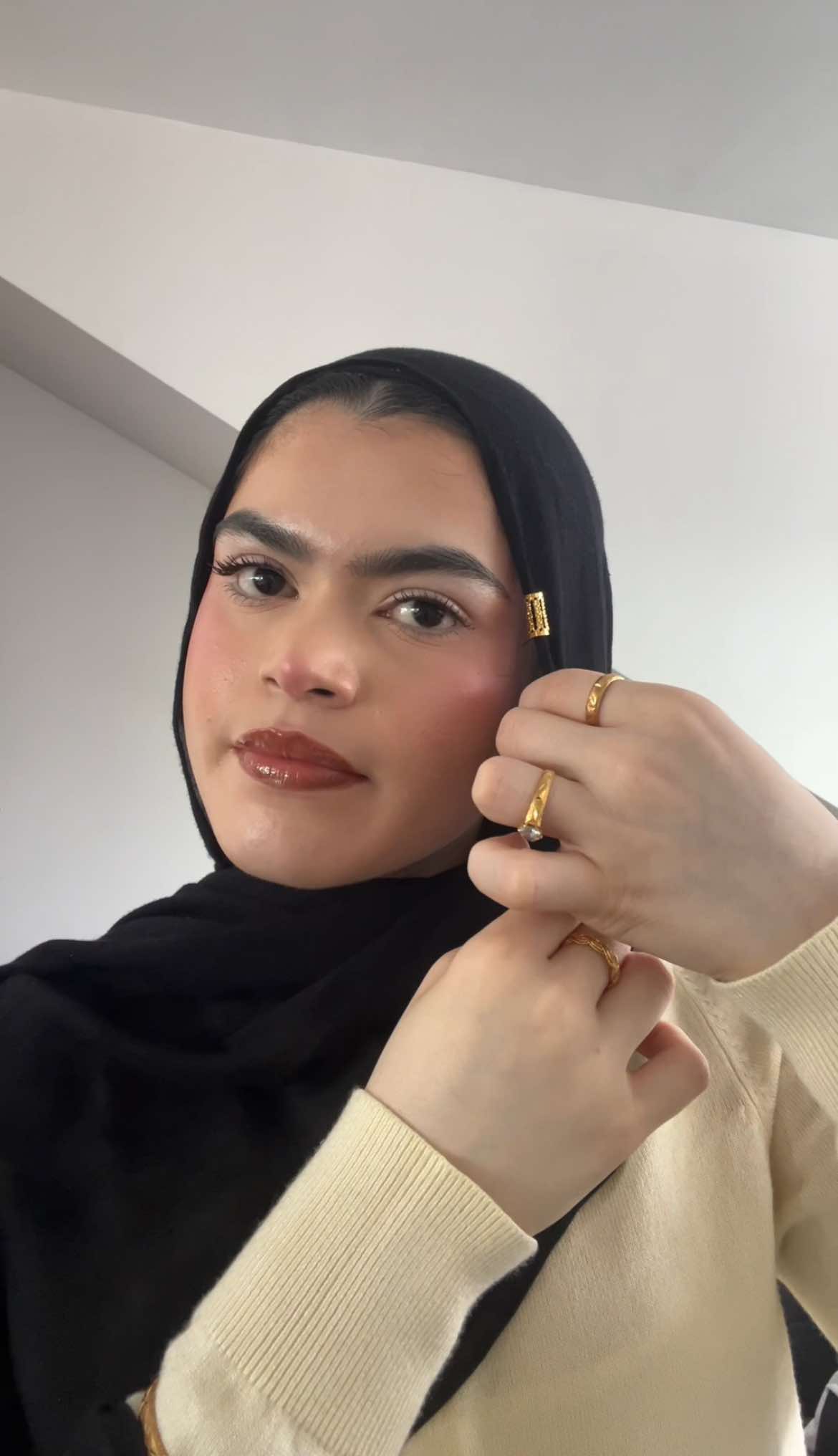 Get ready with me for the beach ! outfit edition #grwm #makeup #chattygrwm #beachvibes #beachvibes #hijabi #outfitinspo #modestfashion #fyp 