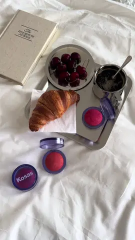 Slow mornings and soft blushes - @Kosas is on the menu ☕🥐🍒 . #kosasblush #kosas #blush #summerblooms #summerblush #newyorkcity#brooklyn #bloggerstyle #lifeinnyc  #morningmotivation #DailyRoutine #coffeelover #coffeeaddict #morningcoffee#matchalatte #nyc  #fashionblogger #fashioninfluencer #travelphotography #travelblogger #traveldiaries #makeupandskincare #minimalstyle #lipgloss #losangelesblogger #nycbeautyblogger #manhattan#brooklyn #beigeaesthetics 