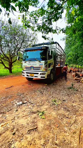 Bằng thùng vuông bạt đủ tải lên đường 😂😂😂