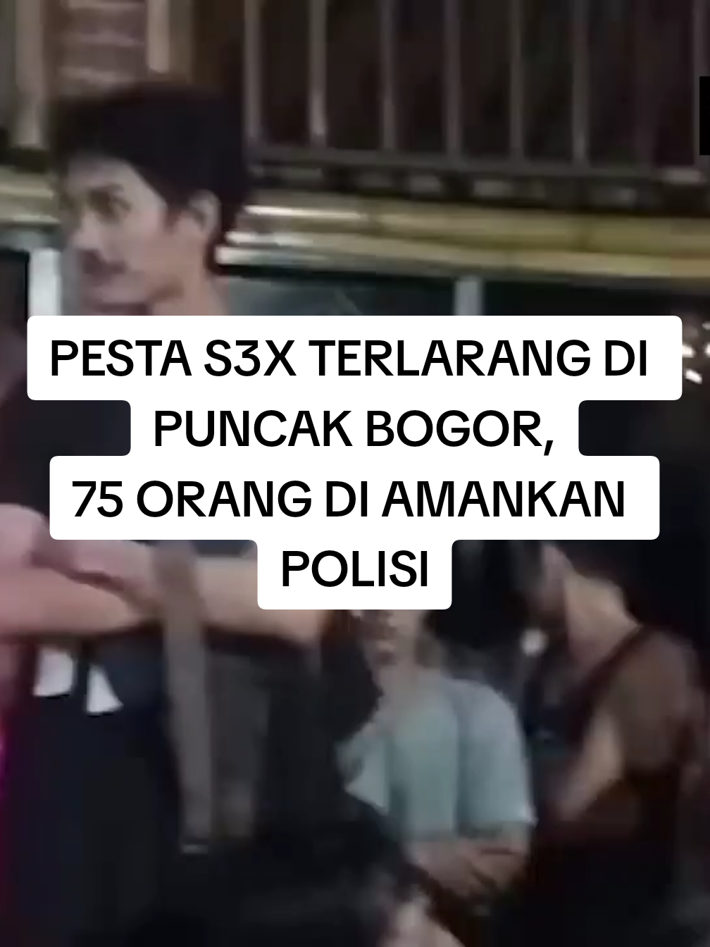 Polisi menggerebek pesta seks sesama jenis pria yang berlangsung di sebuah vila di kawasan Megamendung, Bogor, Minggu (22/6) dini hari. Acara tersebut disamarkan sebagai kegiatan 