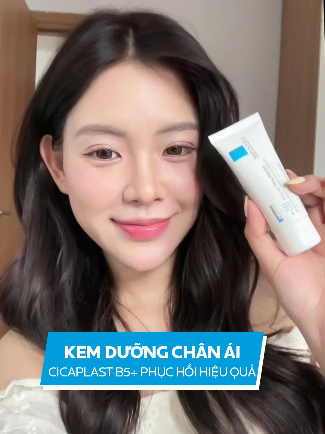 Đâu là kem dưỡng phục hồi chân ái cho những làn da nhạy cảm và dễ kích ứng? Click ngay giỏ hàng bên trái để tìm hiểu ngay nha! #larocheposayvn #Cicaplast #chuyengiachualanh