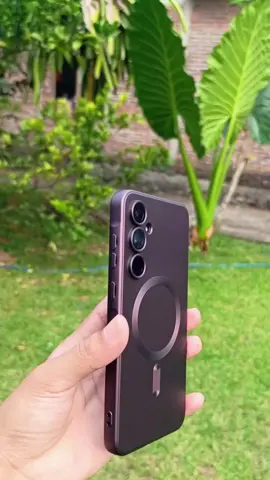 Our bestseller, softcase magnetic premium 🫵🏻😎🔥 Kalau case magnetic-nya secakep ini sih mau harga berapa pun juga pada ngga mikir buat bayarin 😏, tapi ini murah banget loh 🫵🏻😭  Pernah ngga pake case magnetic simple tapi memunculkan kesan elegan, mewah nan estetik? Kalau belum cobain.. udah anti jamur, anti nguning dan terasa ringan nyaman dalam genggaman. User Samsung wajib pake ini! 🫵🏻😎🔥 High Quality Premium Magnetic Case Anti Nguning Anti Jamur Rekomendasi case magnetic premium anti nguning buat user Samsung A dan S Series #casemagnetic #casepremiumsamsung #casemagsafe #clearcaseacrylicsamsung #clearcaseforsamsung #clearcasepremiumsamsung #casepremium #caseantikuning #rekomendasicase