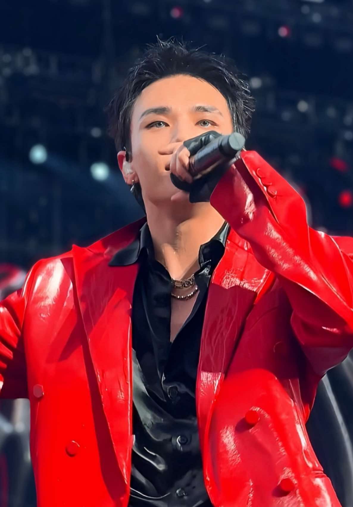 Oh god he’s so perfect #hyunjin #hyunjinstraykids #straykids #dominatetourstraykids #dominate_dc #skz #kpop #kpopfyp @Stray Kids #CapCut 
