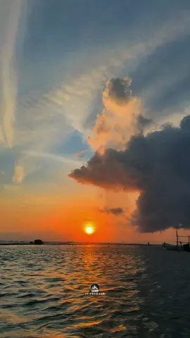 ඇත්තමයි නුඹ අහසක් වගේමයි සිතුනා..!!🥺🌤️🫶🤍 #foryou #sunset #fyp #fyp≥ #fypviral* #fypage #foryou #foryoupage #fypppppppppppp #onebillionaudition #onemillonaudition #viral #trending #beach #beachvibes #evening #eveningvibes #sea #seaviews #sky #cloud #sun #sunset #background #backgroundvideo #backgrounds #for_admin #for_admin #supeshala 