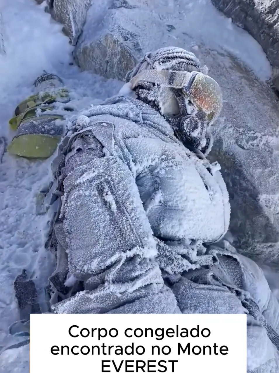 siga:@enigmas_curiosidadesbr Você sabia? No Monte Everest, além dos desafios extremos, muitos alpinistas encontram algo assustador... corpos congelados que ficam lá para sempre, preservados pelo gelo. 😱 Esse homem teve a experiência mais bizarra da vida dele. Imagina estar cara a cara com isso no meio do nada... 🏔️❄️ O Everest guarda segredos que poucos têm coragem de ver de perto... #Curiosidades #MundoCurioso #FatosReais #Everest #Mistérios #Exploração #Aventura #VocêSabia #FatoChocante #MenteCuriosa #históriasreais 