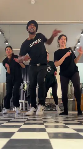 🔥Throwback to this amazing private class in our small studio with @COSMIC ELITE 🔥 @Varissa ENOUGH @LindaEnough @johannaenough  🎶@Popcaan - underground  #enoughheadquarters #dancehall #dancetok #eliteteam #jamaica #sweden #dancemoves 