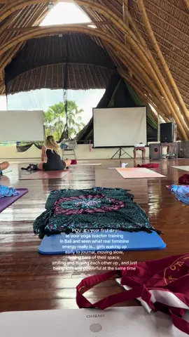 #bali #ytt #yoga #yogagirl #houseofom #ubud #GymTok #foryoupage #feminineenergy 