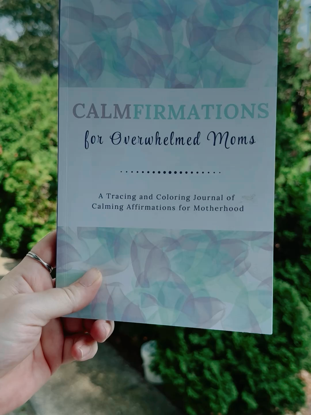 Just needed a moment to breathe today ✨ so I grabbed my journal, traced a few affirmations, and let my mind slow down 🖍️🌿 nothing fancy — just quiet, gentle me-time sometimes that’s all we need 🤍 👉 https://calmfirmations.com/journals #MomLife #MentalReset #SlowMoments #JournalingRoutine #MindfulMama #EverydayCalm