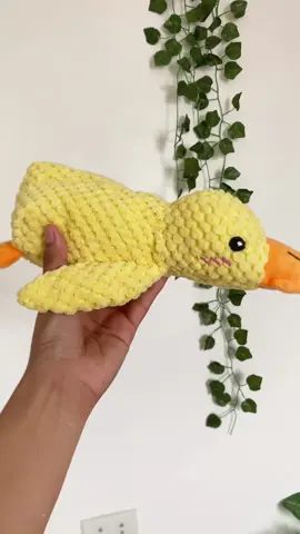 She loves 🦆 ❤️✨😂 Very cute huhuhuhu #fyp #plushies #dogplushie #dog #dogtoy #toysfordogs #petaimerph #garfeeldaddy #duck #ducktoy #duckplushie #cute 