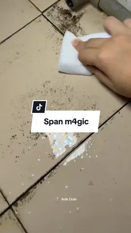Sumpah memang magik betul span ni. Kotoran degil tak leh cuci dengan berus dan sabun. Tapi dengan span ni, takyah sabun pun boleh hilang. #fyp #foryoupage #spanmagic #magicspan 