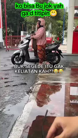 liat ci ibu ga sadar bwa motor jok nyah ko ga d tutupin#kocak #fypp 