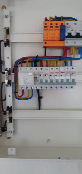 3phase D.B wiring ⚡️ . . . #fyp #SouthAfricaTikTok #ElectricalInstall #ToolsOfTheTrade #explore #ElectricianLife #gatemotor #threephase #wiring 