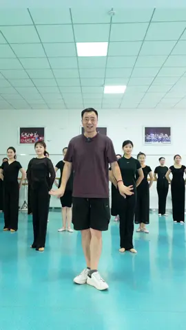 华子大叔原创古典舞《声声慢》，认真对待每一节课，哪怕是零基础，也能轻松起舞。舞蹈需要反复练习，唯有坚持不懈，才能一点一滴地进步。 #古典舞 #华子大叔原创 #零基础学舞蹈 #声声慢 #爱舞蹈爱生活 