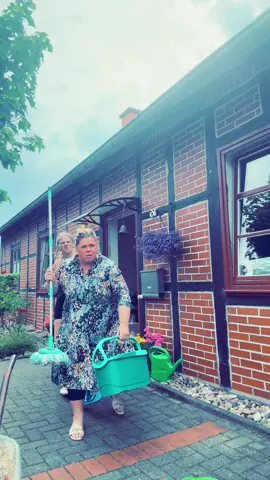 Wer ist auch so neuegerig#probierenmitkarina #probiersen #maskiergang 