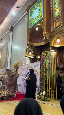 MasyaAllah masih merinding banget bisa duduk dekat banget dengan beliau @Ustadzah Halimah Alaydrus Fans 🥹🤍 , bisa melihat wajah beliau, mendengarkan kajian & ilmu yang di beri langsung oleh beliau, semoga sehat selalu Gurunda tercinta🥹🤍  #ustadzahhalimahalaydrus #masyaaallahtabarakallah 