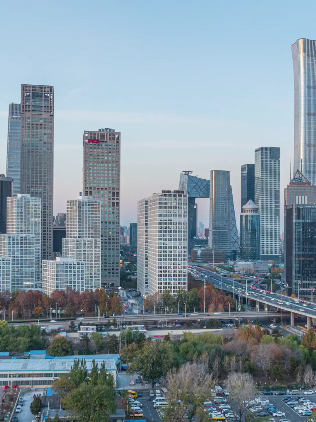 A glimpse into China’s vibrant urban life. We warmly welcome you to come and see it with your own eyes.