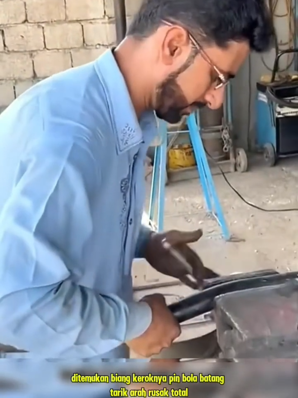 Paman berkacamata itu Paman Rahul #CapCut   #pamankacamata  #bengkelpakistan  #mekanikpakistan  #unclemutu 