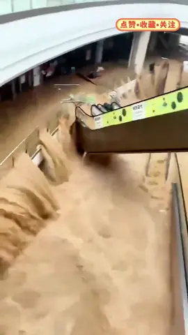 貴州榕江洪水肆虐！車輛瞬間被吞沒🚗💦 #洪水 #貴州 #自然災害