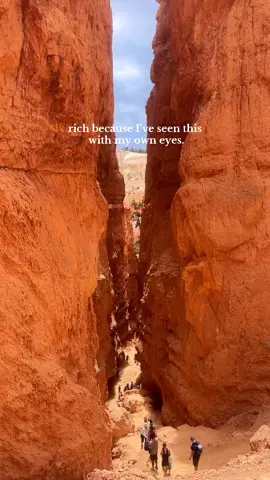 Navajo trail in Bryce Canyon 📍  #brycecanyonnationalpark #brycecanyon #utahcheck  #nature #explore #Hiking #fyp #travel 