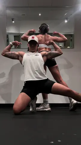 Hitting goals together >> #wlw #fyp #lgbtq #couplegoals #GymTok