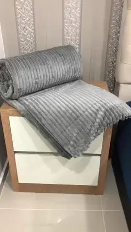 Manta Super King Microfibra 2,80m x 2,50m Coberta Cobertor Grosso Felpudo por R$92,90 - R$94,90.  chama no direct que te envio o link 🔗 #manta  #cama  #osmelhoresprodutos 