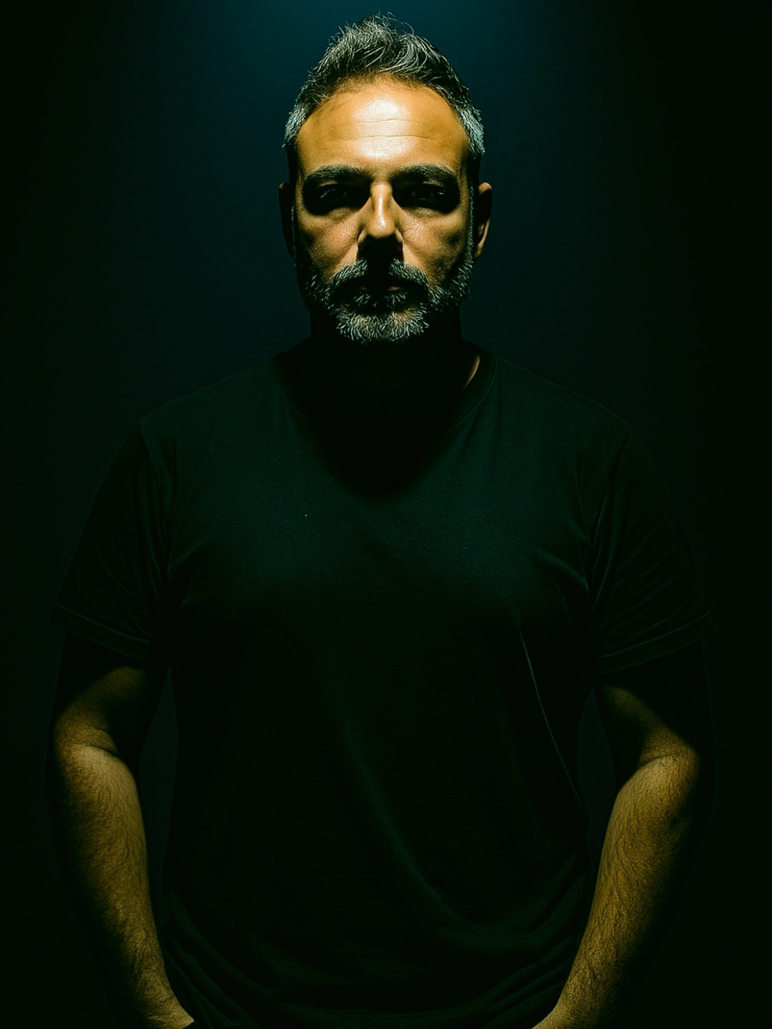 ¿Sabías que puedes transformar una simple selfie en una imagen estilo película usando solo ChatGPT? 🎬 En este reel te muestro todo el proceso: me tomé una foto de retrato con IA, se la pasé a chatgpt, y con el prompt gpt photo adecuado, generé una imagen cinematográfica espectacular. Esto es parte de la nueva era de la inteligencia artificial: donde tú controlas el resultado con creatividad y un buen prompt. Te comparto una de las mejores ideas de fotos con IA que puedes probar hoy mismo. Esta es la creación de la foto de IA con ChatGPT, paso a paso. Así funcionan los retratos chat gpt: rápidos, creativos y con un resultado brutal. Si te interesa la chat gpt retrato, guarda este reel porque esto apenas empieza. 🚀 #chatgpt #portrait #aiphoto #aiart #ai #ia 