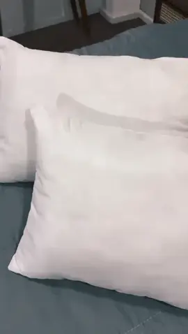 Dê uma olhada em Kit 2 Travesseiro Pluma de Ganso Descanso Antiacaro 70x50cm por R$33,49. Compre na Shopee agora! #travesseiro #plumapdeganso #descanso #casa 
