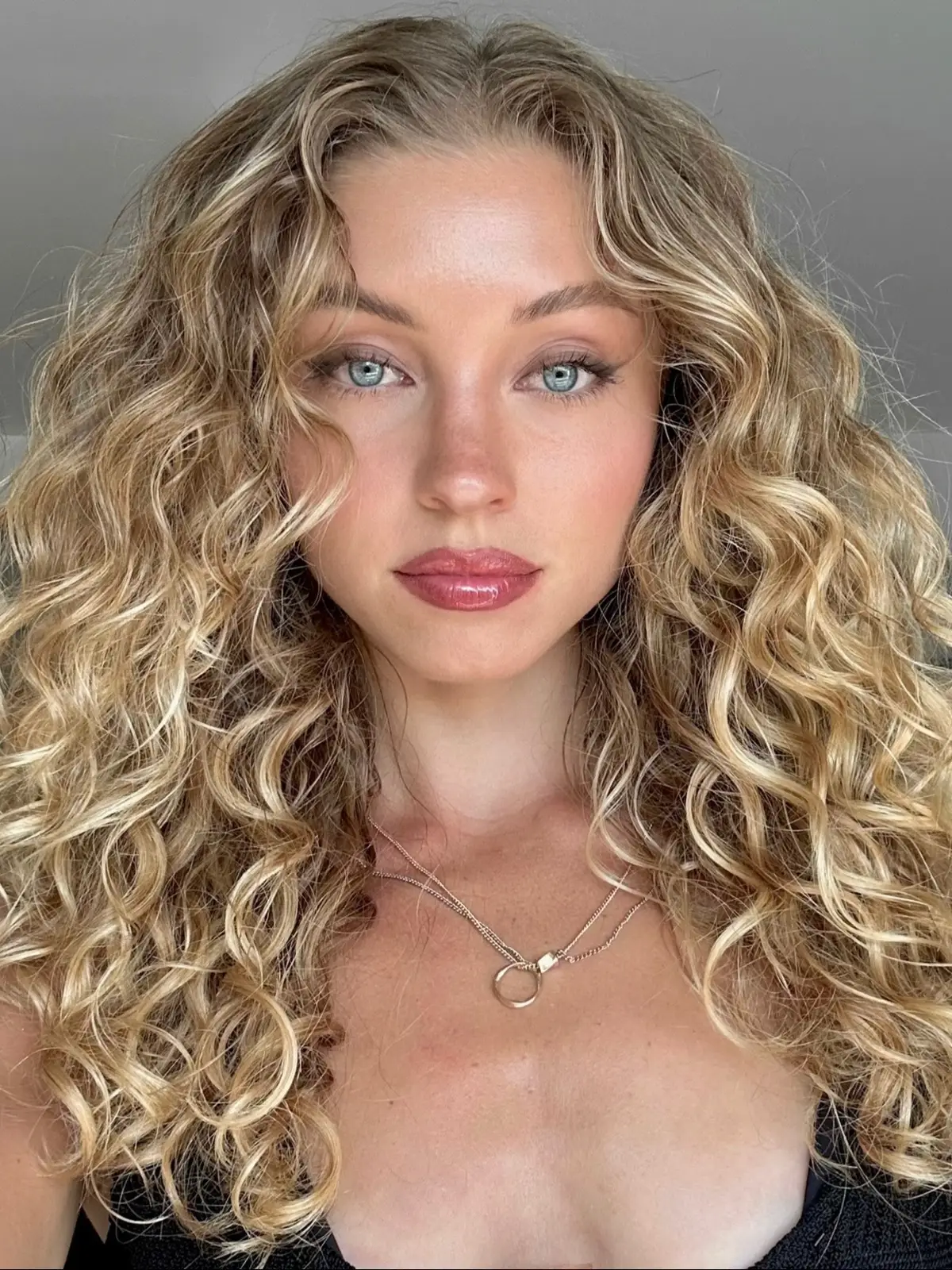 #curlyhair #blondecurlyhair #naturqlhair #naturalmakeup 