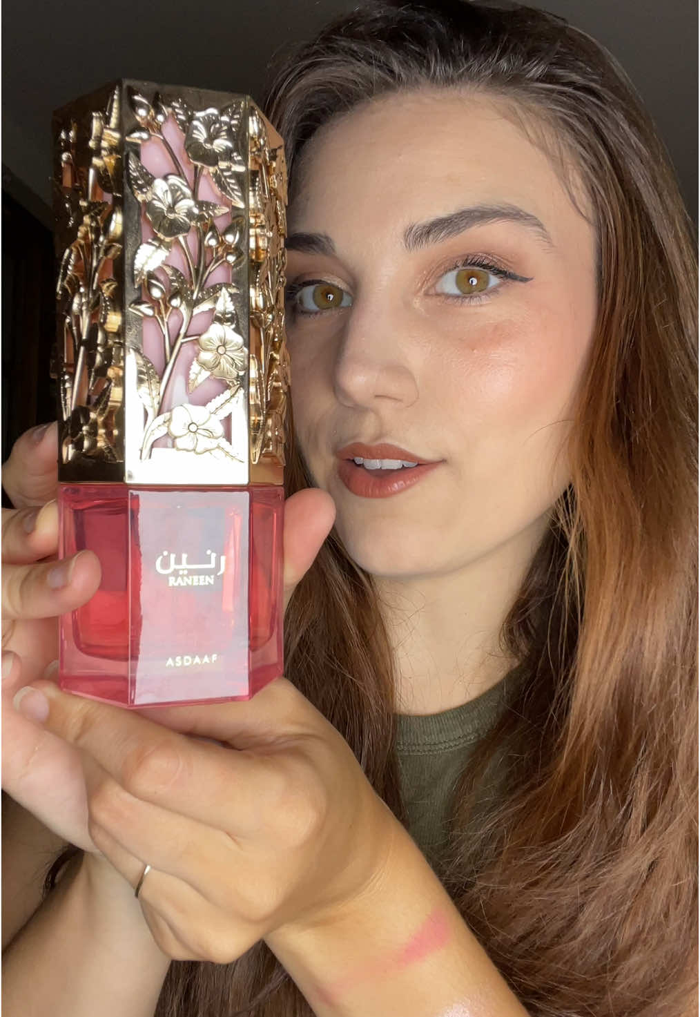 Asdaf Raneen is Paradoxe inspired but a little bit sweeter in my opinion, made by Lattafa #lattafaraneen #asdafraneen #raneen #arabianperfumes #perfumetok #paradoxe 