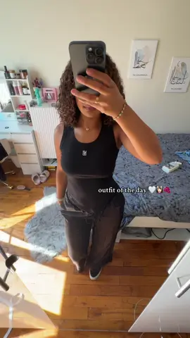 Pantalon sz2402028788929434 Top sz2410249339634006 #fyp #girls #viral #OOTD 