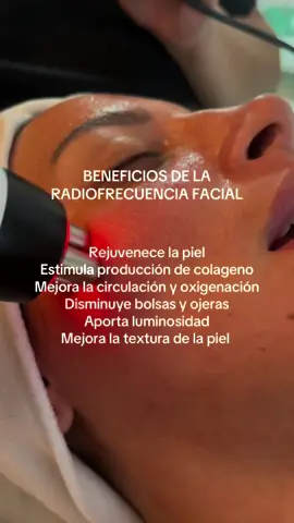 La radiofrecuencia facial es uno de los tratamientos no invasivos más efectivos para rejuvenecer la piel de forma natural y segura ✨ #elsalvador #radiofrecuencia #skincare #faciales #limpiezafacial #antiedad #antiedad #drenajelinfático 