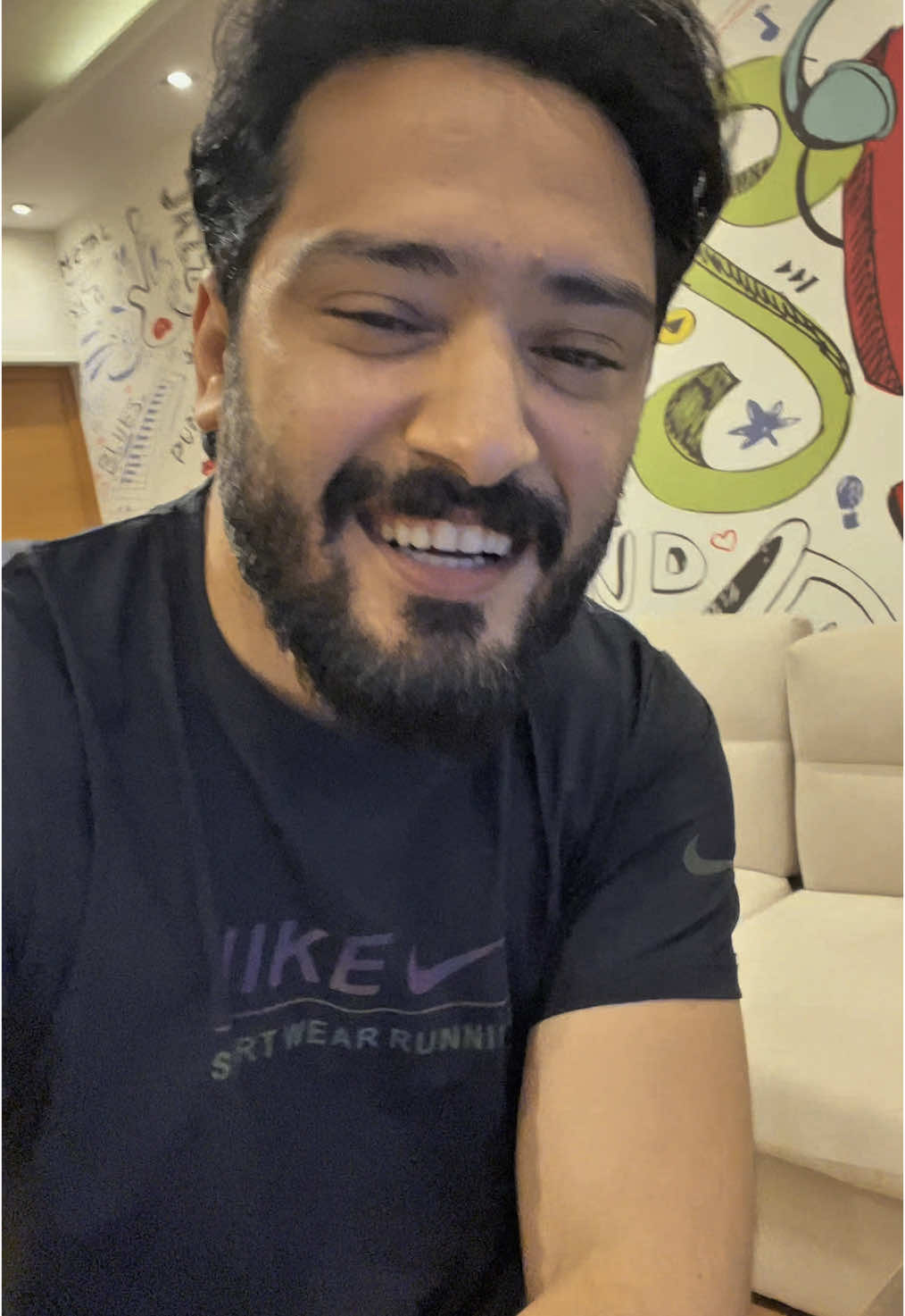 مهمايحاولو يطفو الشمس مهما يزيدو علينا الهمس مهما يقولو ومهما يعيدو انت ف قلبى انت وبس  #مهما_يحاولو_يطفو_الشمس_احمد_زعيم