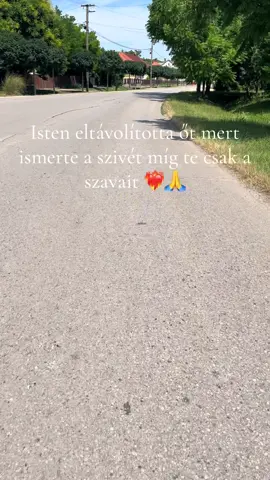 Isten tunya hogy  mi jó neked is mi. Nem  eszt soha ne feled🧠🙏❤️