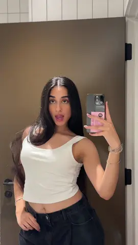 back off 🤪  @KATSEYE my faves 🩷  #foryouu #fyp #katseye #browngirl #gabriella 