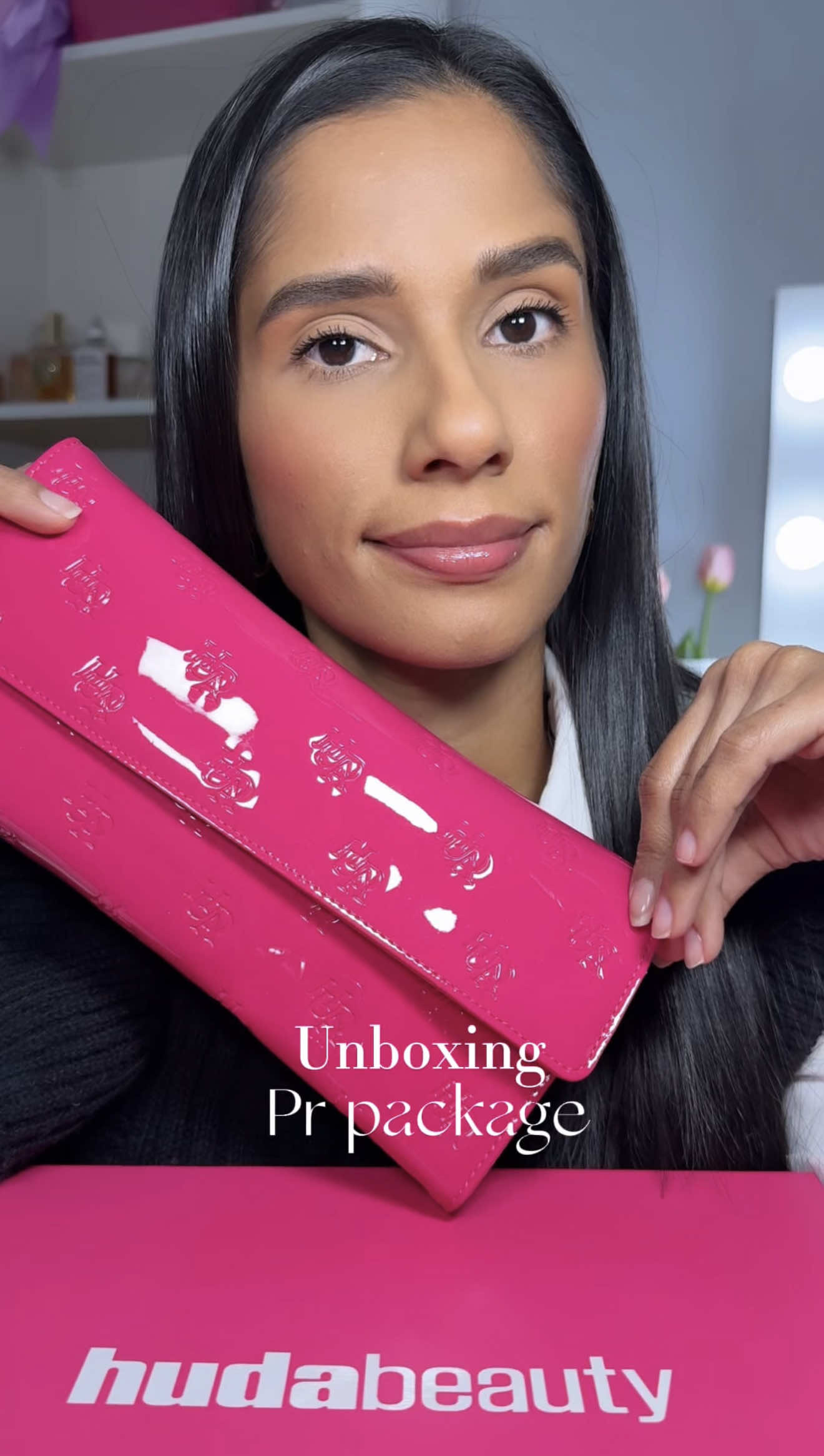 UNBOXING @Huda Beauty = Nuevo Lanzamiento 💗🎀💞  Amo lo lindo que envían siempre estas cajitas, el equipo de mi reina Huda de verdad se pasa y lo saben 🥰🫶🏽 #unboxingvideo #prpackages #hudabeauty #hudabeautyshop #lipglossaddict #lipcontour #contentcreator #beautyinfluencer 
